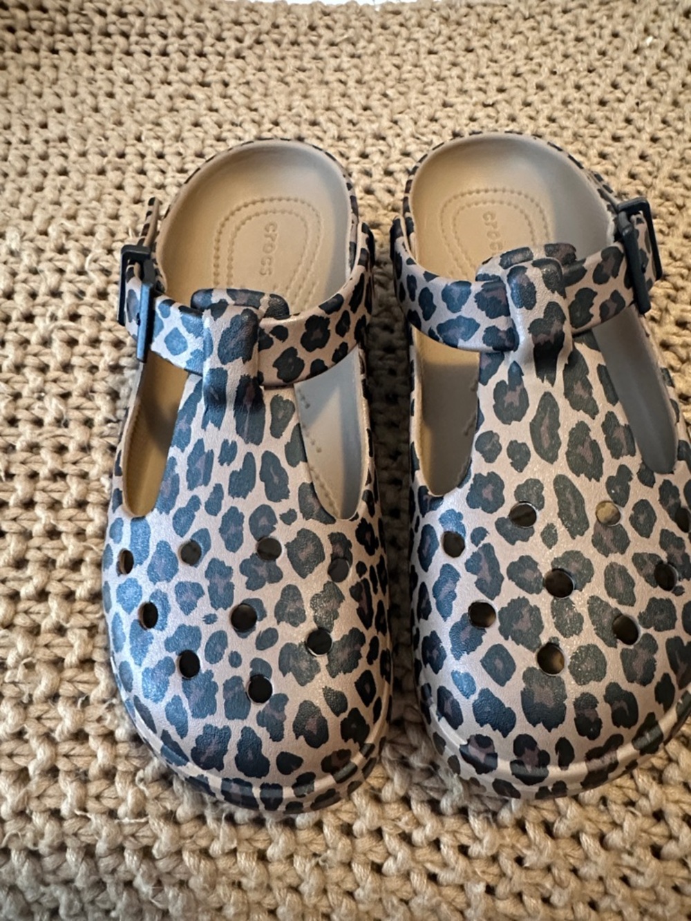 CROCS Women’s Size 7 Mary Jane Leopard Print Clog Sandals - Gray/Black